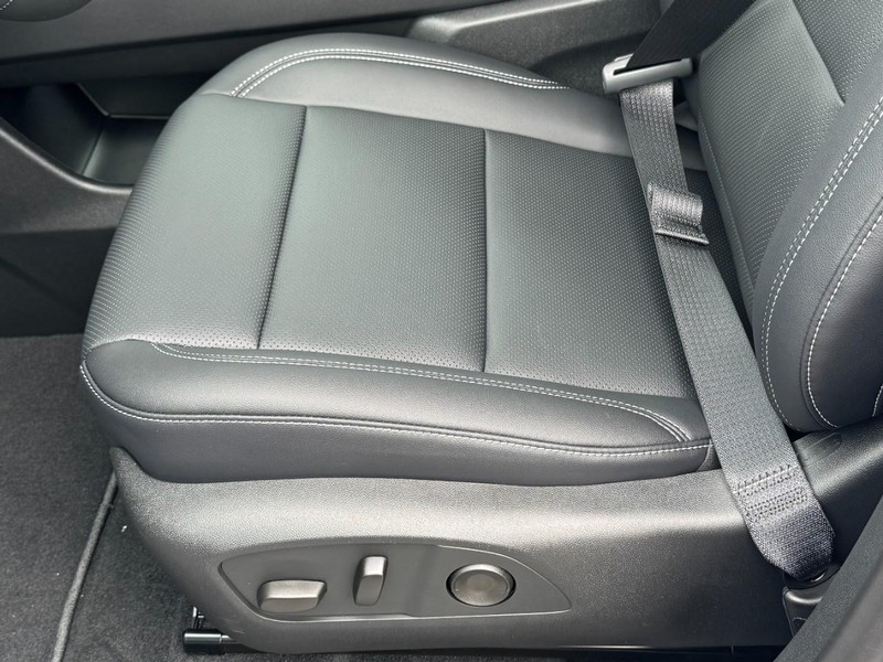 Chevrolet Traverse Vehicle Image 16