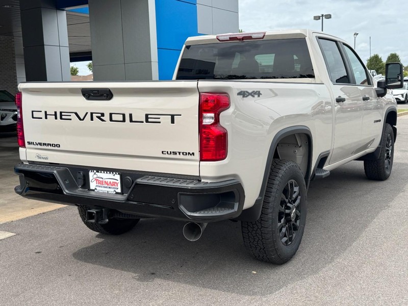Chevrolet Silverado 2500HD Vehicle Image 03