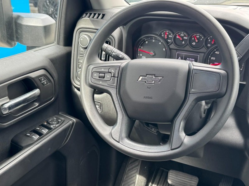 Chevrolet Silverado 2500HD Vehicle Image 08