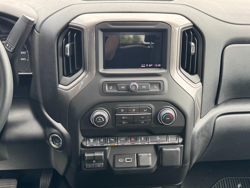Chevrolet Silverado 2500HD Vehicle Image 09