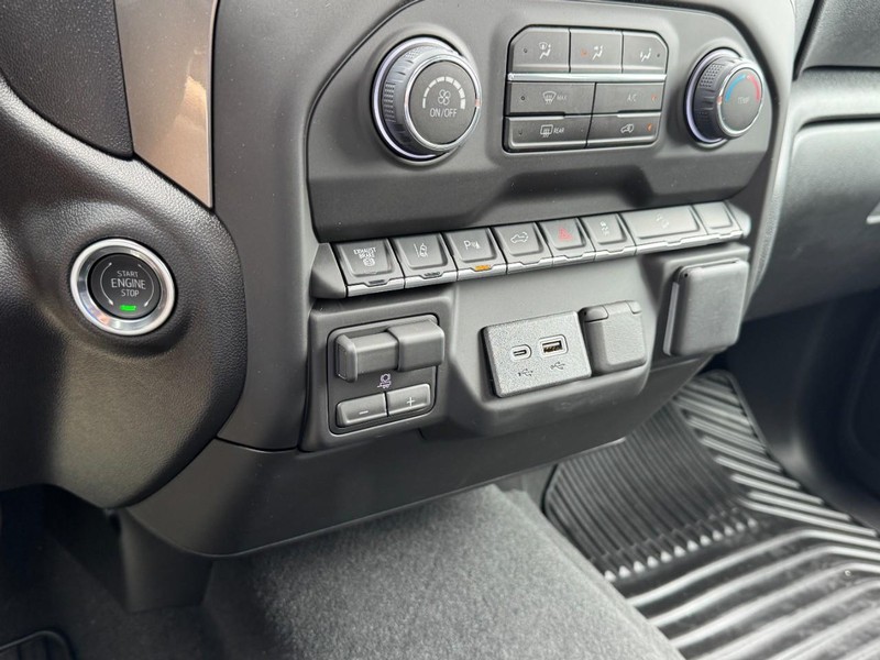 Chevrolet Silverado 2500HD Vehicle Image 12