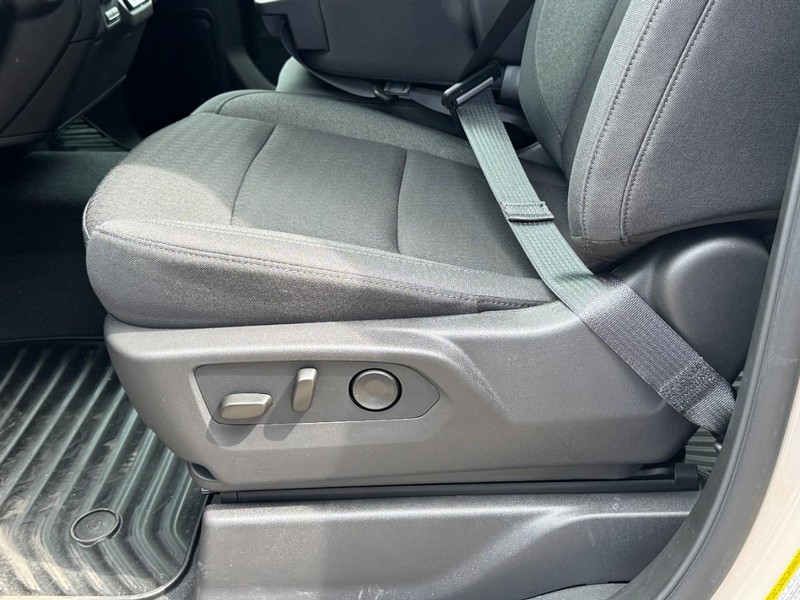 Chevrolet Silverado 2500HD Vehicle Image 14