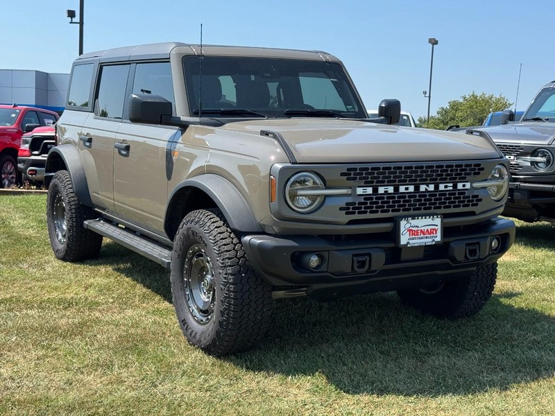 Ford Bronco Vehicle Image 02