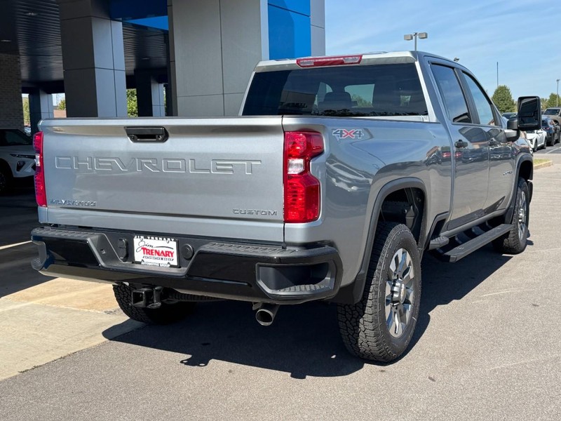 Chevrolet Silverado 2500HD Vehicle Image 03