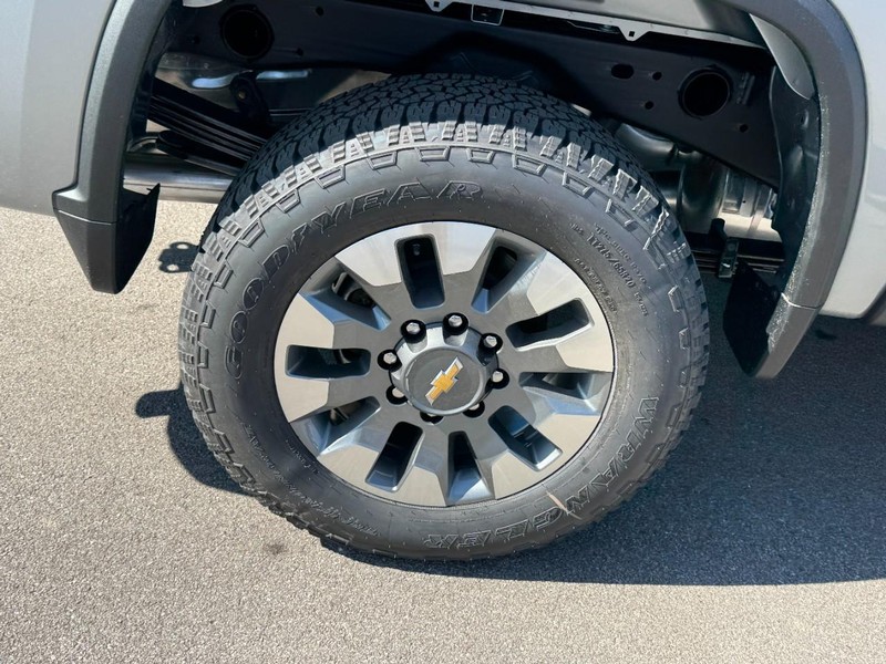 Chevrolet Silverado 2500HD Vehicle Image 04