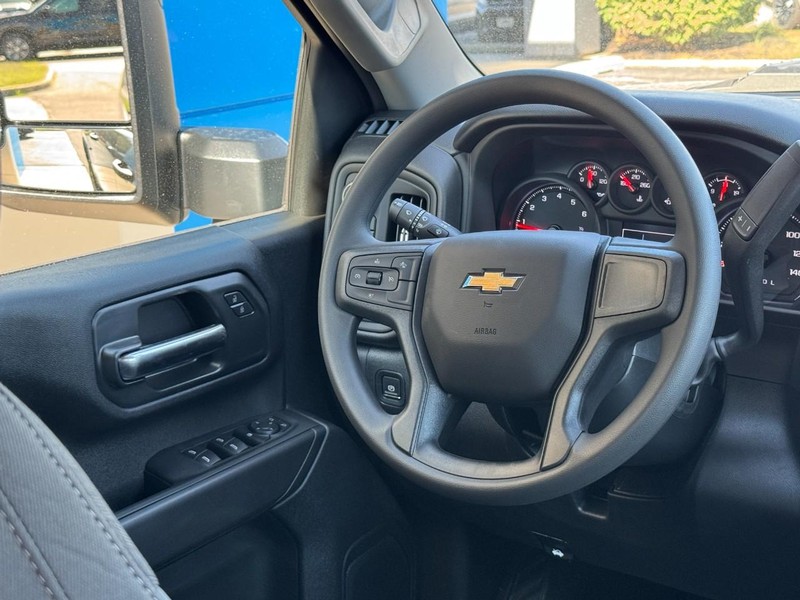 Chevrolet Silverado 2500HD Vehicle Image 07