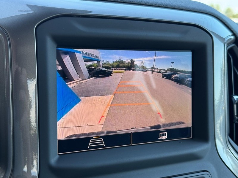 Chevrolet Silverado 2500HD Vehicle Image 12
