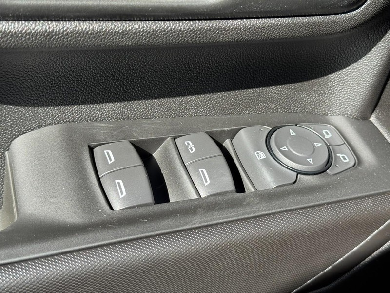 Chevrolet Silverado 2500HD Vehicle Image 13