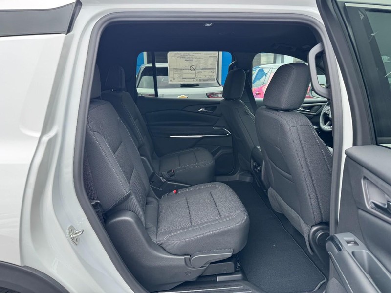 Chevrolet Traverse Vehicle Image 05