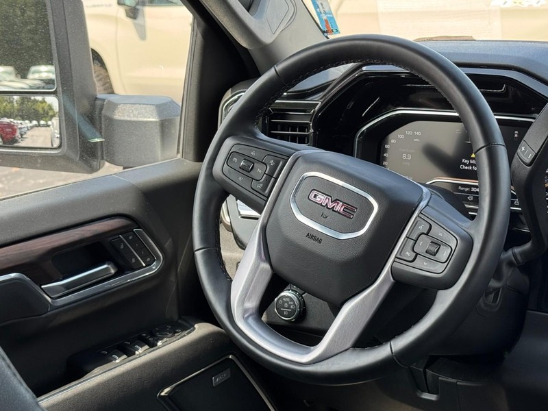 GMC Sierra 2500HD Vehicle Image 12