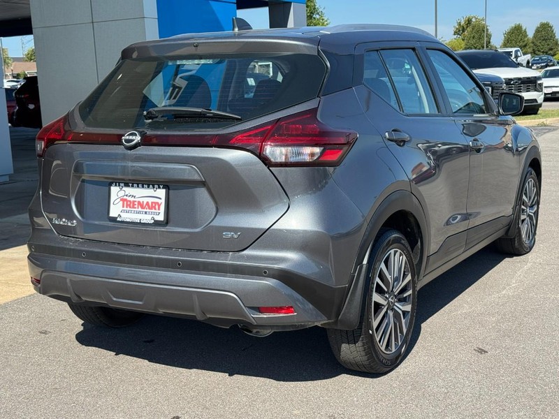 Nissan Kicks Vehicle Image 03