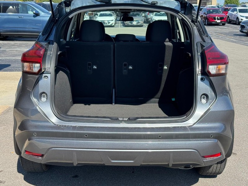 Nissan Kicks Vehicle Image 05