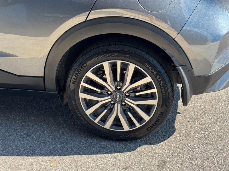 Nissan Kicks Vehicle Image 07