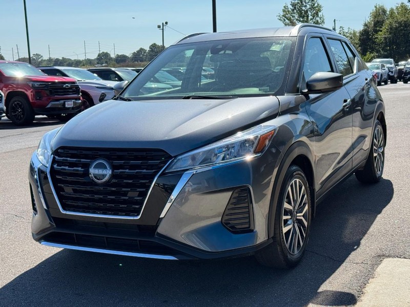 Nissan Kicks Vehicle Image 08