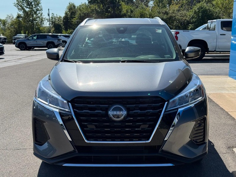 Nissan Kicks Vehicle Image 09