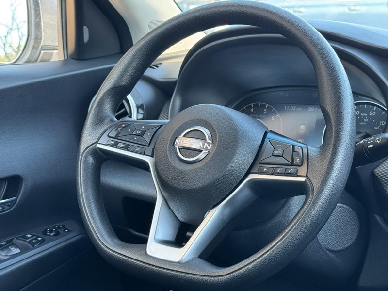 Nissan Kicks Vehicle Image 12