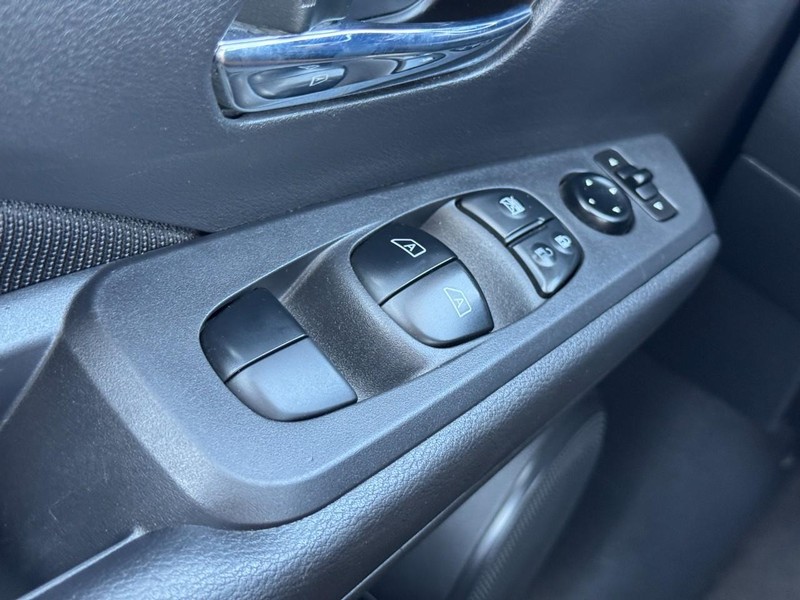 Nissan Kicks Vehicle Image 21