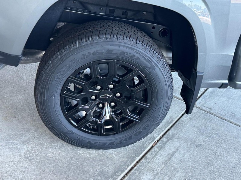 Chevrolet Colorado Vehicle Image 04