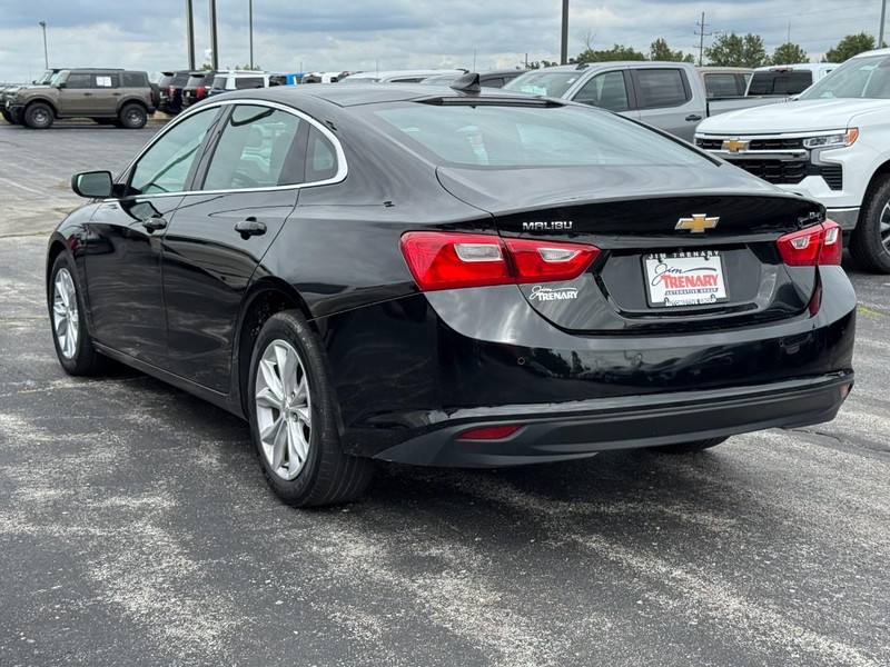Chevrolet Malibu Vehicle Full-screen Gallery Image 06