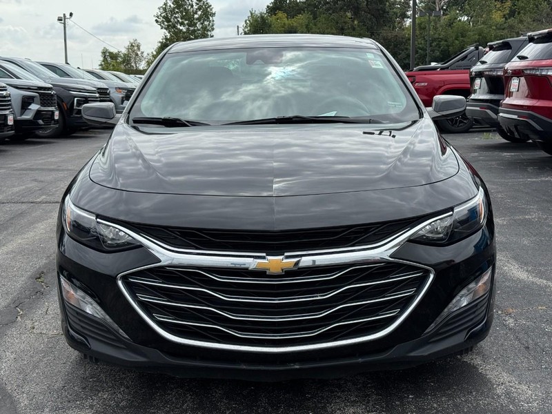 Chevrolet Malibu Vehicle Full-screen Gallery Image 09