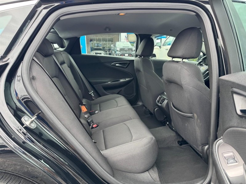 Chevrolet Malibu Vehicle Full-screen Gallery Image 10