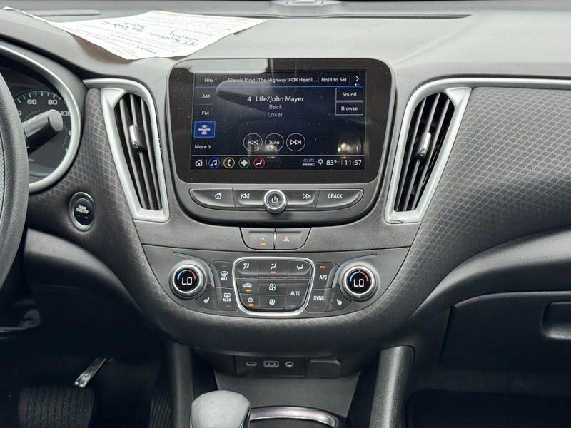 Chevrolet Malibu Vehicle Full-screen Gallery Image 13