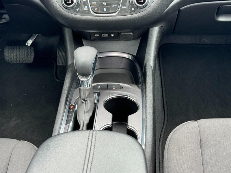 Chevrolet Malibu Vehicle Full-screen Gallery Image 14