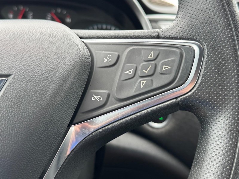 Chevrolet Malibu Vehicle Full-screen Gallery Image 17
