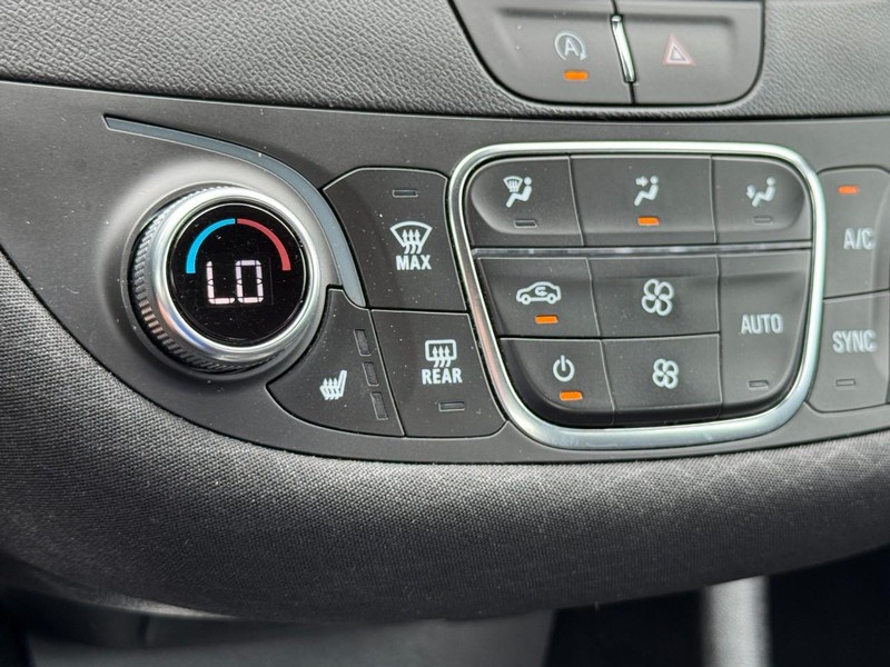 Chevrolet Malibu Vehicle Full-screen Gallery Image 19