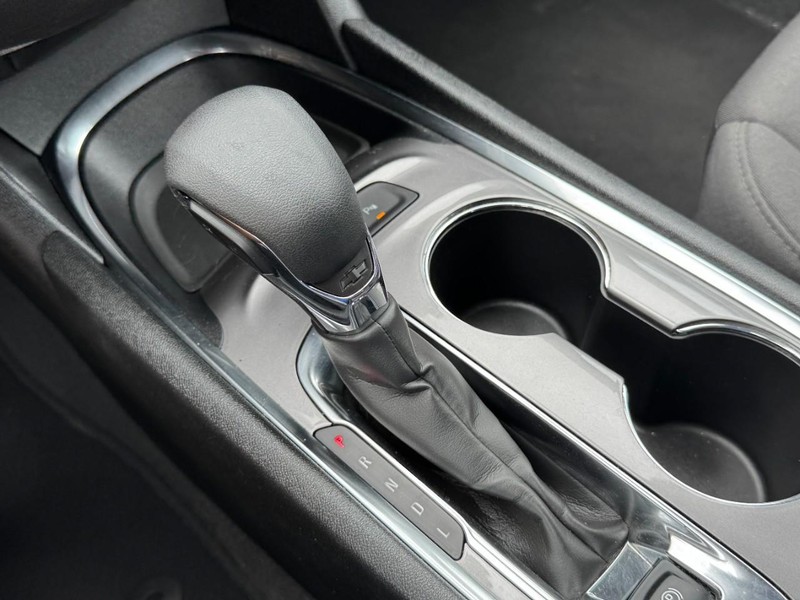 Chevrolet Malibu Vehicle Full-screen Gallery Image 20