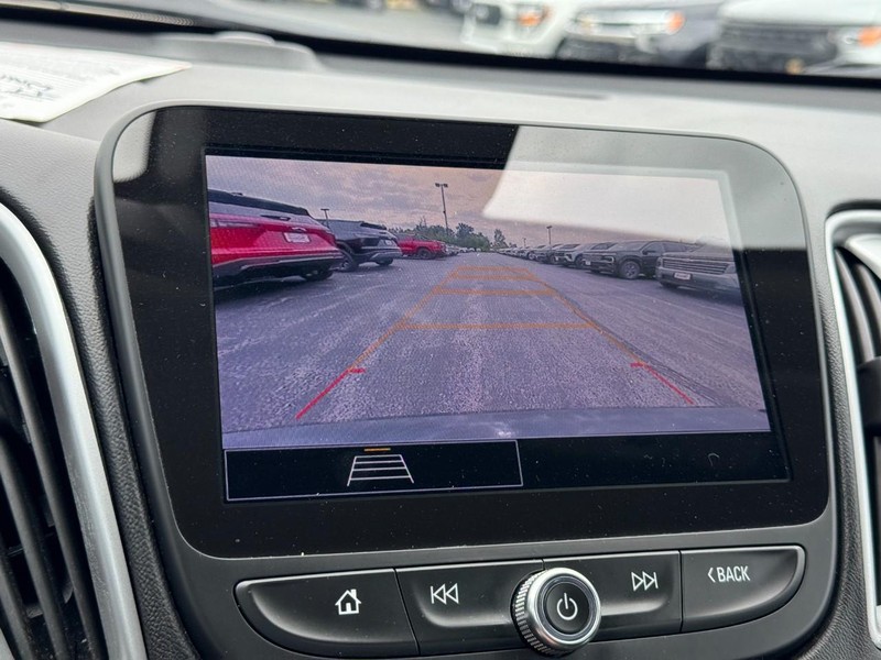 Chevrolet Malibu Vehicle Full-screen Gallery Image 21