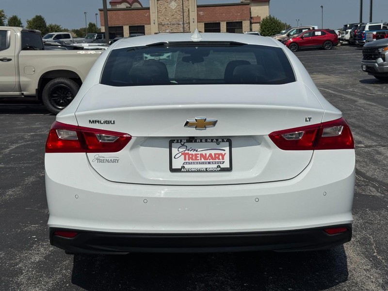 Chevrolet Malibu Vehicle Full-screen Gallery Image 04