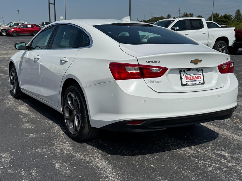 Chevrolet Malibu Vehicle Full-screen Gallery Image 06
