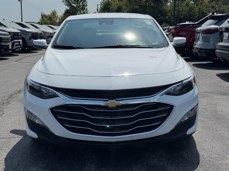 Chevrolet Malibu Vehicle Full-screen Gallery Image 09