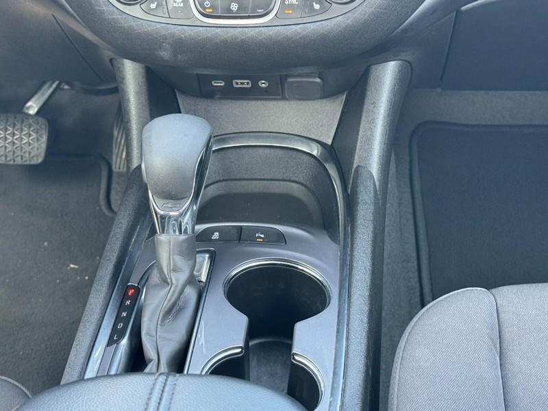 Chevrolet Malibu Vehicle Full-screen Gallery Image 14