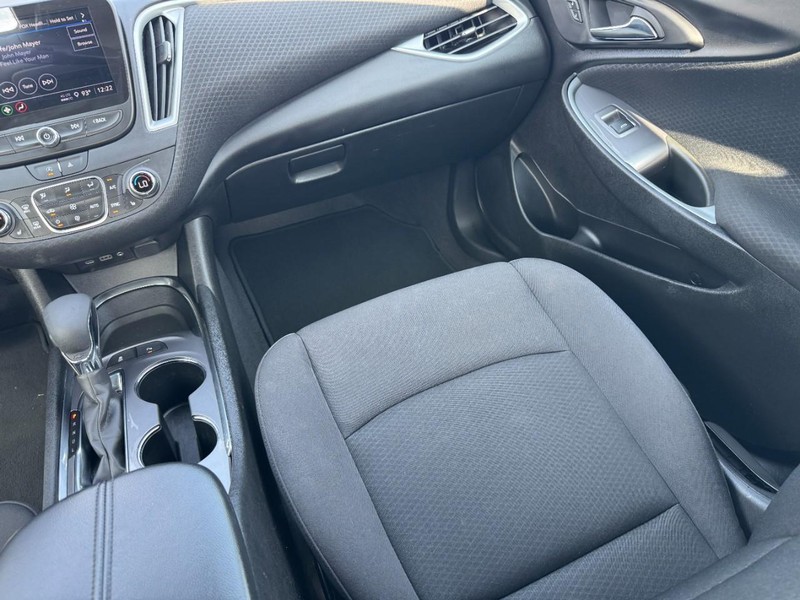 Chevrolet Malibu Vehicle Full-screen Gallery Image 15