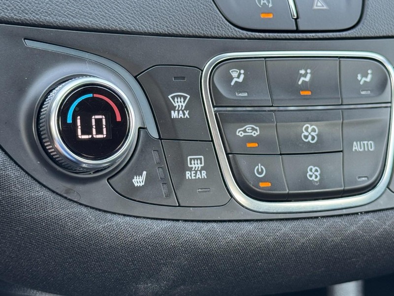 Chevrolet Malibu Vehicle Full-screen Gallery Image 19