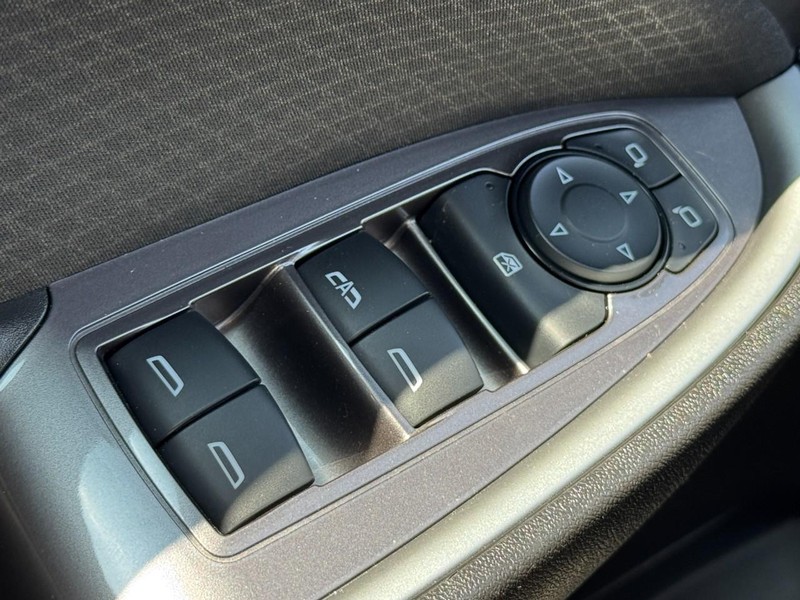 Chevrolet Malibu Vehicle Full-screen Gallery Image 21