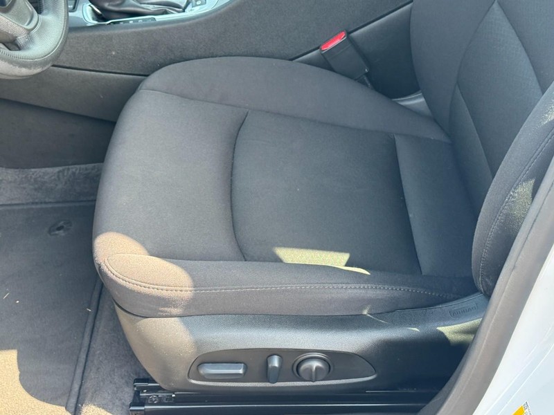 Chevrolet Malibu Vehicle Full-screen Gallery Image 22