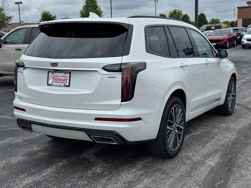 Cadillac XT6 Vehicle Full-screen Gallery Image 03