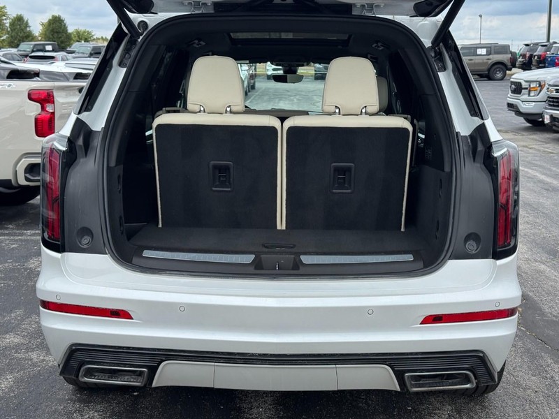 Cadillac XT6 Vehicle Full-screen Gallery Image 05