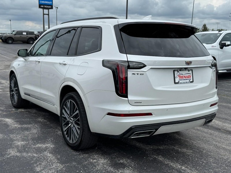 Cadillac XT6 Vehicle Full-screen Gallery Image 06