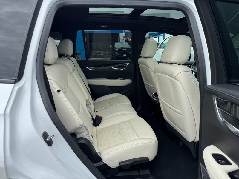 Cadillac XT6 Vehicle Full-screen Gallery Image 10