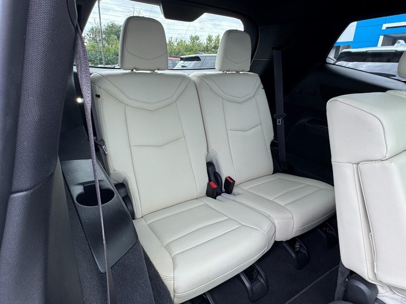 Cadillac XT6 Vehicle Full-screen Gallery Image 11