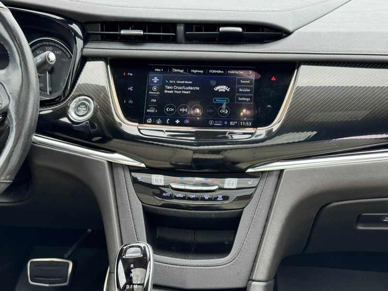 Cadillac XT6 Vehicle Full-screen Gallery Image 14