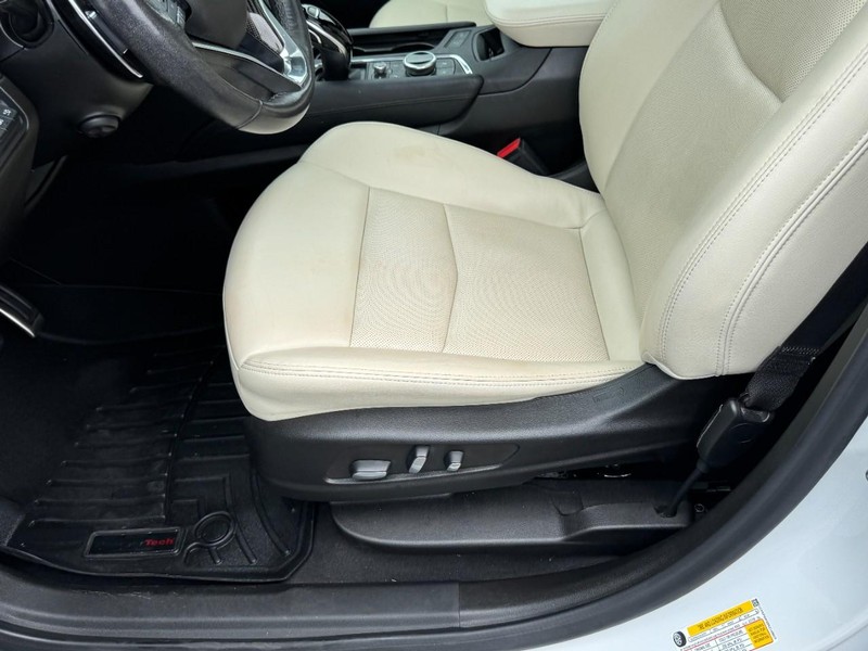 Cadillac XT6 Vehicle Full-screen Gallery Image 24