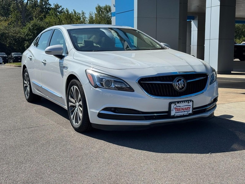 Buick LaCrosse Vehicle Full-screen Gallery Image 02