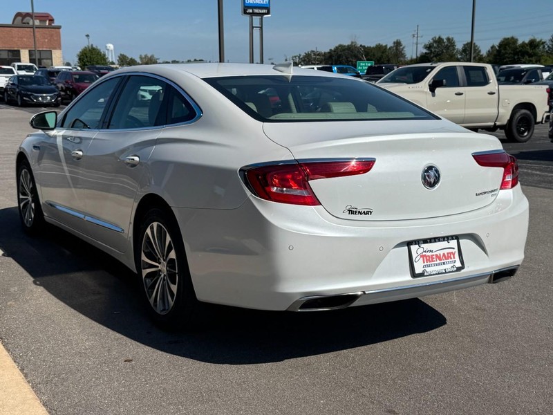 Buick LaCrosse Vehicle Full-screen Gallery Image 06