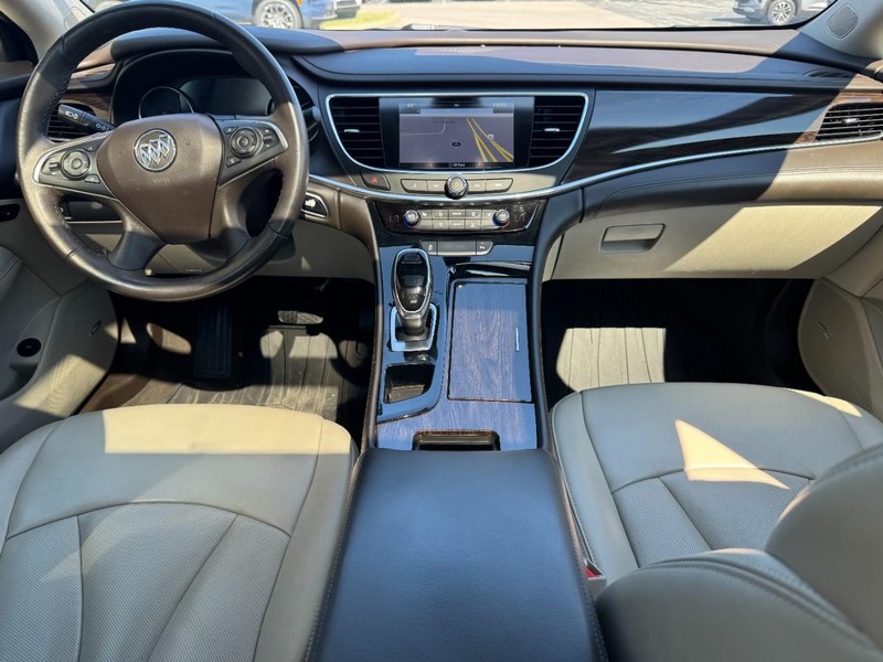 Buick LaCrosse Vehicle Full-screen Gallery Image 11