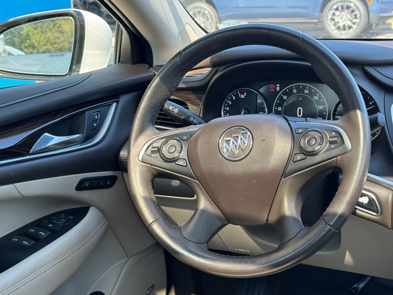 Buick LaCrosse Vehicle Full-screen Gallery Image 12